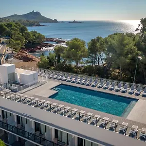 https://hotel-la-plage-saint-raphael-var.fr-provencehotel.com